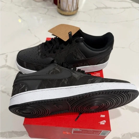 Nike Men's Black Sneakers - Picture 3 of 6